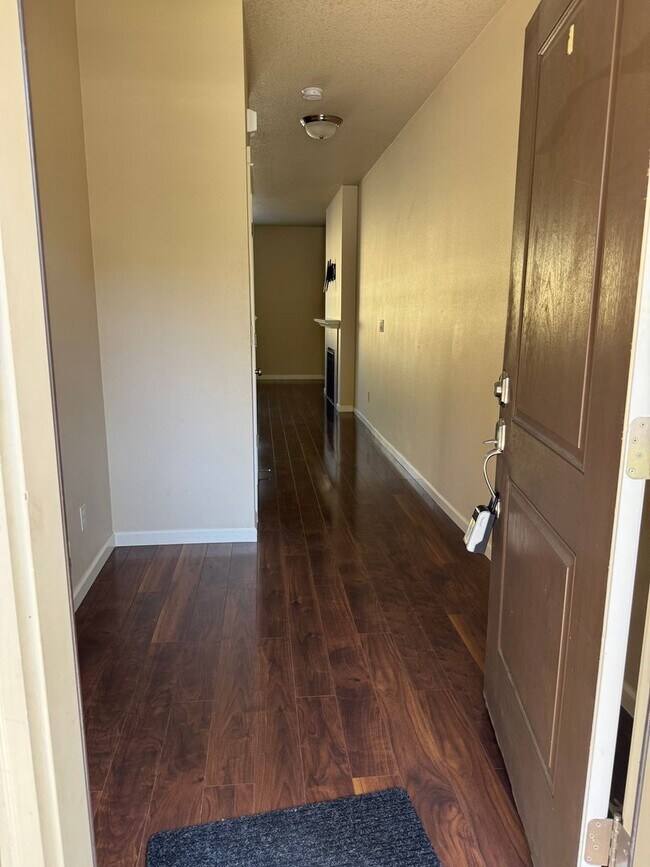 Building Photo - Amazing 3 bedroom home