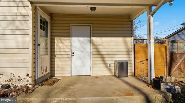 Building Photo - 1703 Tioga Rd