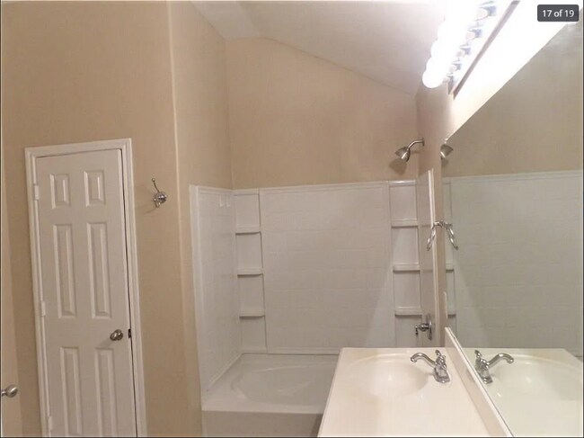 Building Photo - 5405 Crimson Oaks Dr