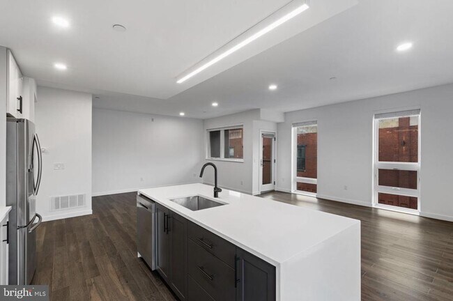 Building Photo - 1501 N 31st St
