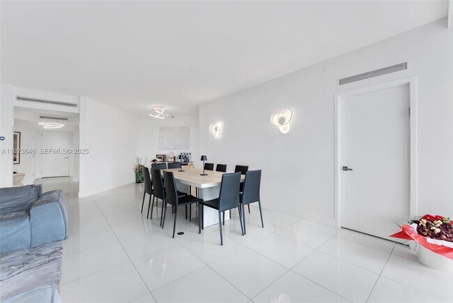 Building Photo - 19500 Turnberry Way