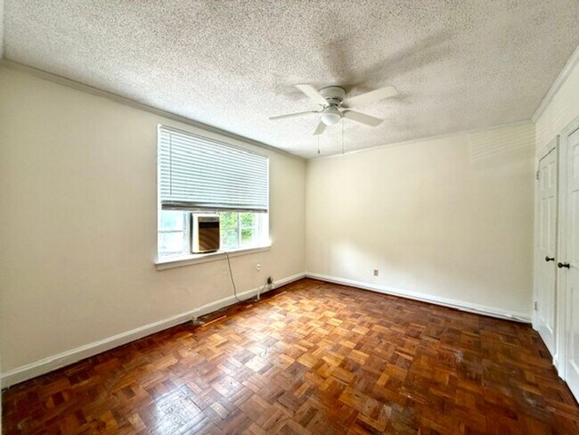 Building Photo - 1/2 MONTH OFF SPECIAL - Dilworth -Historic Myrtle Sq 1 bed 1 bath condo