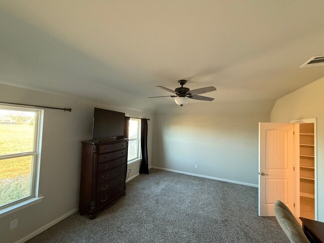 Building Photo - 127 Emerald Star Ln