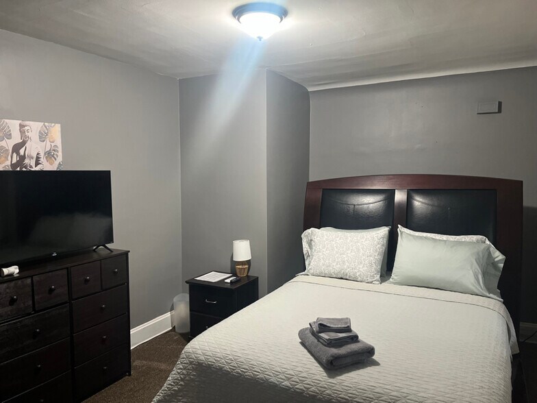 Building Photo - 3221 Herbert Ave