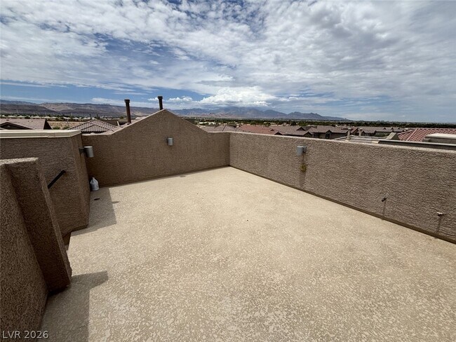 Building Photo - 5582 Sancho Throne Rd