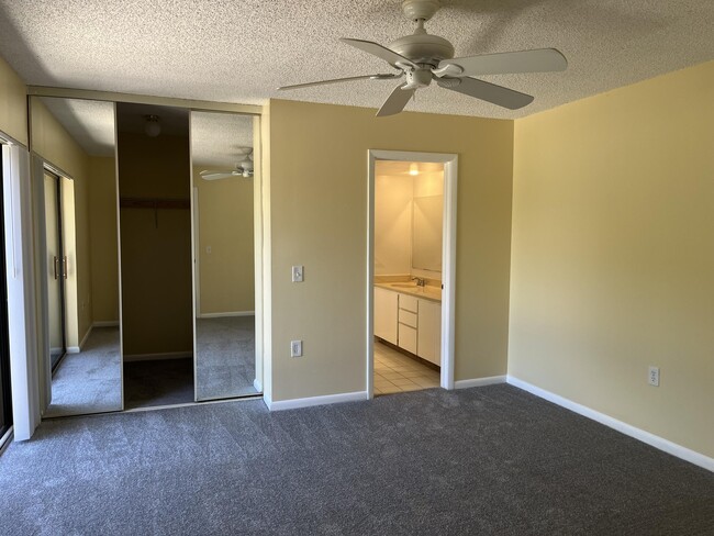 Building Photo - 621 6th Way