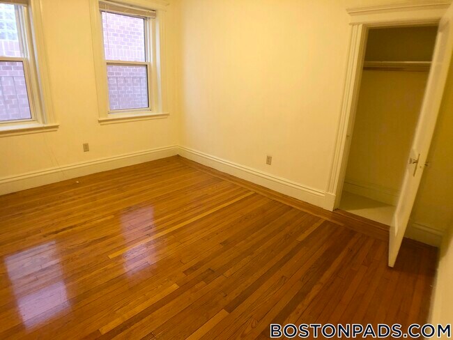 Building Photo - 40 Queensberry St