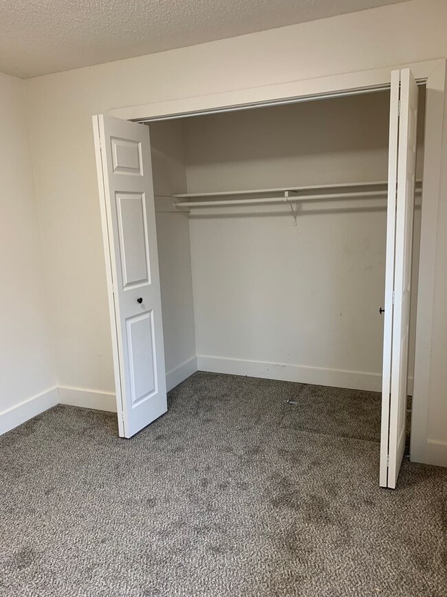Building Photo - 2 Bdrm 1 Ba | Baxter & Northern Lights are...