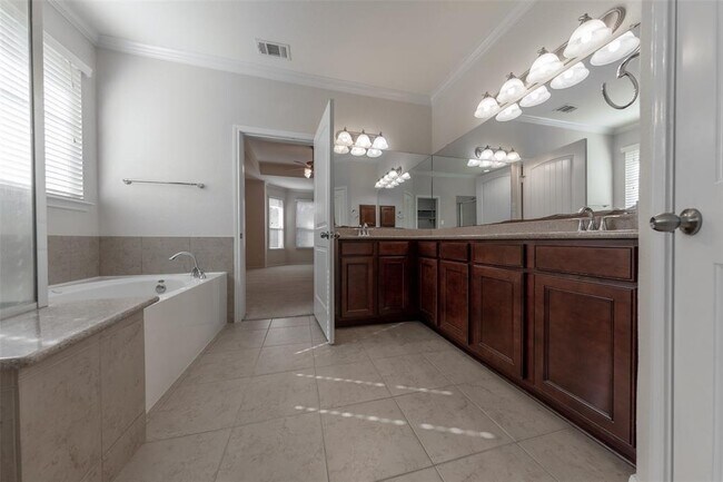 Building Photo - 314 Trillium Dr