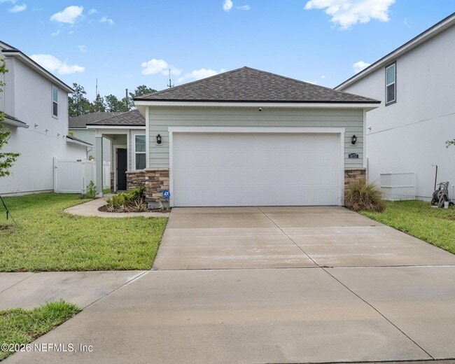 Building Photo - 14757 Cashew Ave