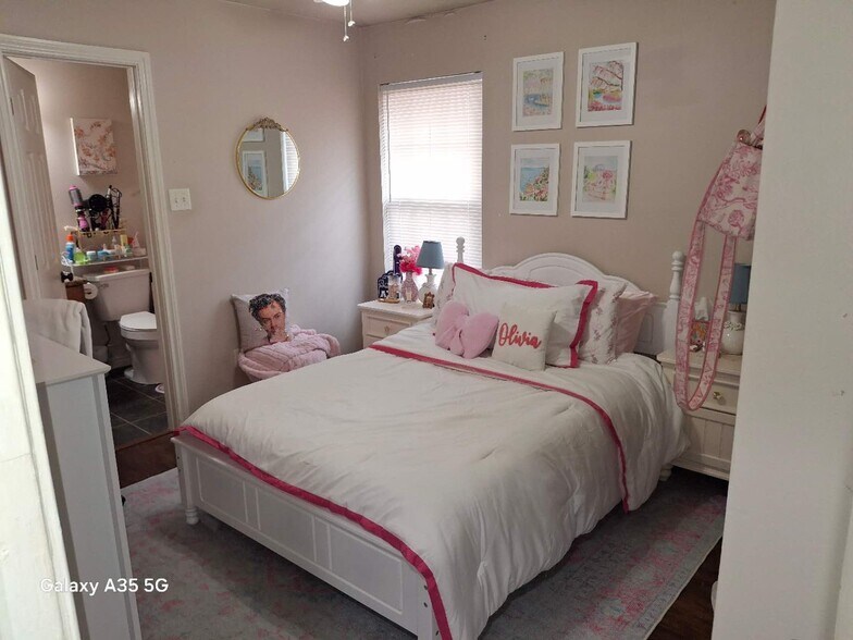 Building Photo - 129 Richards St