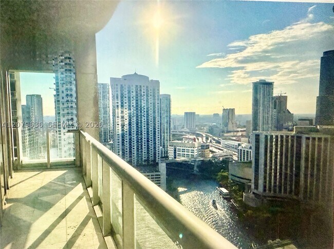 Building Photo - 475 Brickell Ave