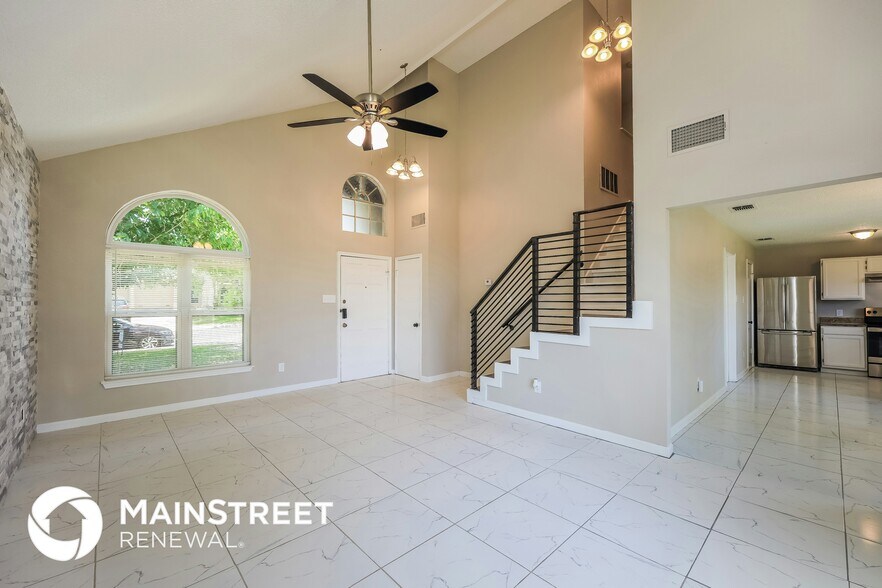 Building Photo - 6818 Still Lake Dr