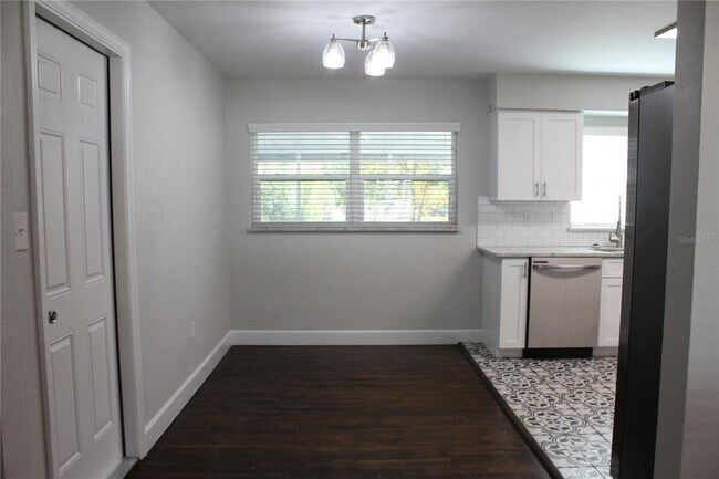 Building Photo - 840 Susan Dr