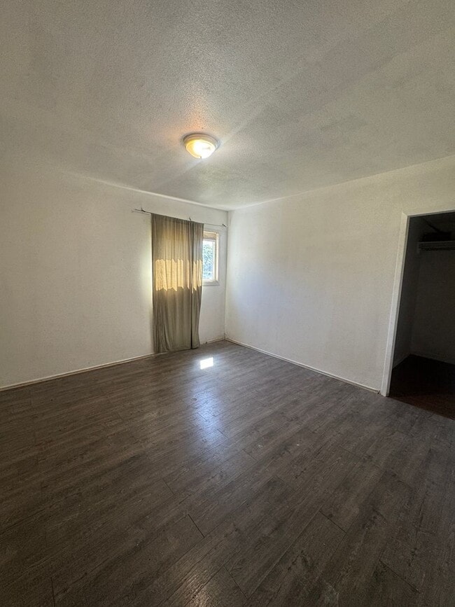 Building Photo - T614