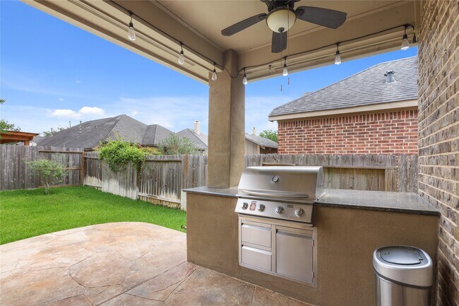 Building Photo - 28902 Davenport Dr