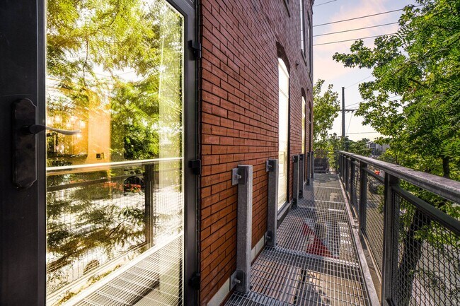 Building Photo - Modern 1 Bedroom, 1 Bath Apartment Home  Located In Historic Westport