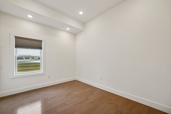 Building Photo - 46 Carlton Ave