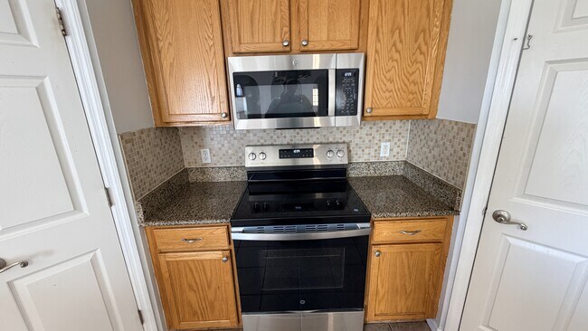 Building Photo - 5002 Strada Dr