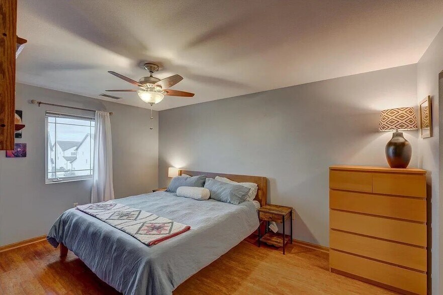 Building Photo - 102 Prairie Heights Dr