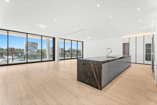 Building Photo - 5 Grove Isle Dr