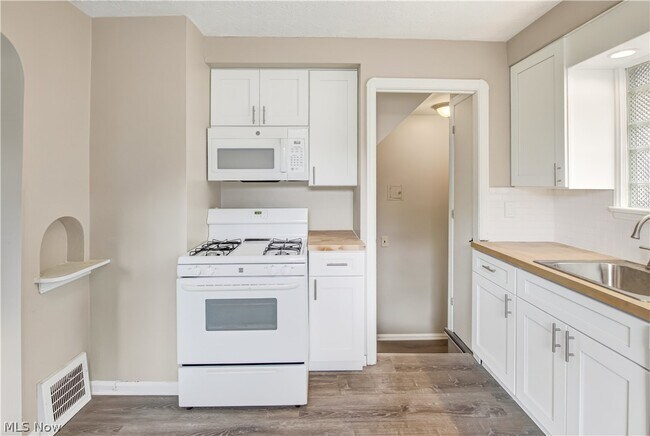 Building Photo - 2808 Portman Ave