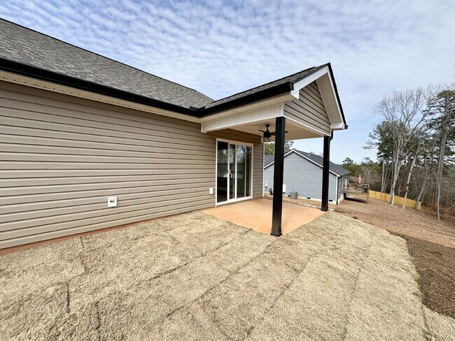 Building Photo - Charming 3-bedroom home ready to welcome its first family!