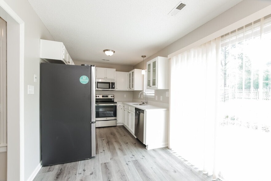 Building Photo - 7304 Hethersett Ln