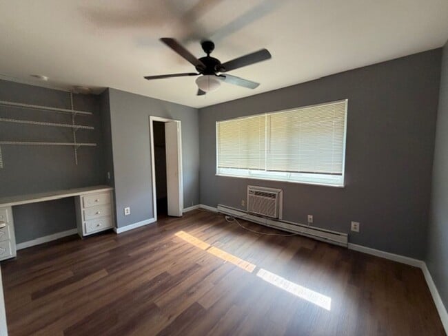 Building Photo - Newly renovated Town House for Rent 3Br / 2 Ba Section 8 Welcome !