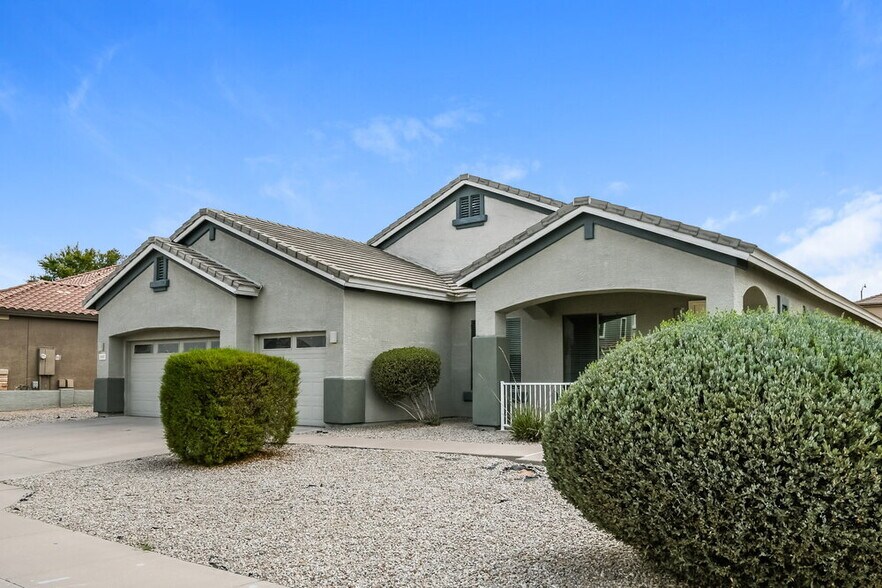 Building Photo - 2107 S Sabrina