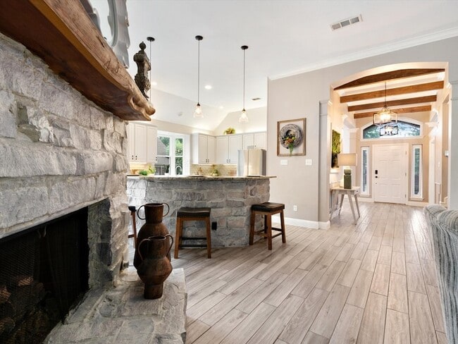 Building Photo - 3228 Port Royal Ct