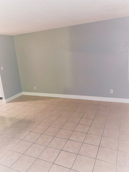 Building Photo - 1050 Grand Ave