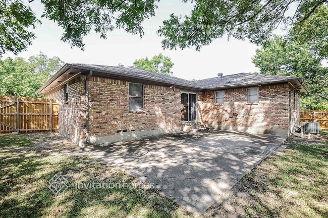 Building Photo - 8514 Sweetwater Dr