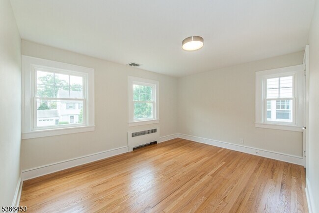 Building Photo - 146 Raab Ave