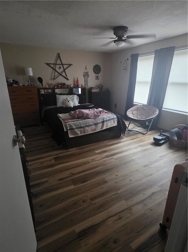 Building Photo - 1190 Kent Rd