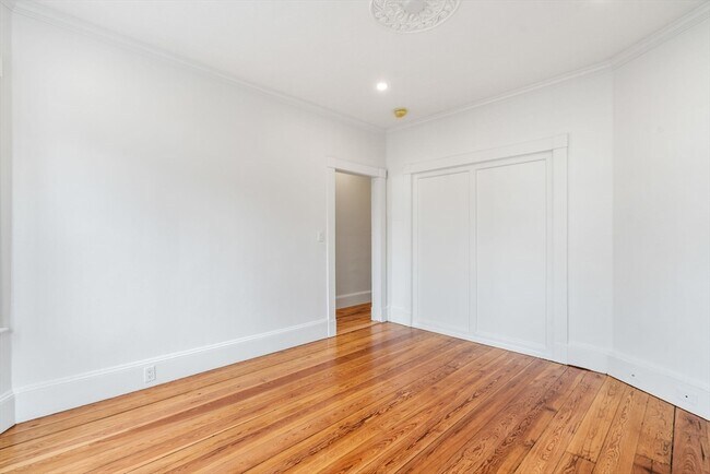 Building Photo - 93 Sydney St