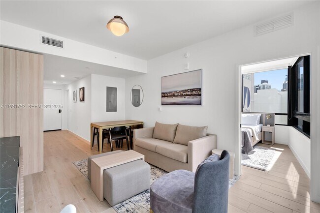 Building Photo - 225 N Miami Ave