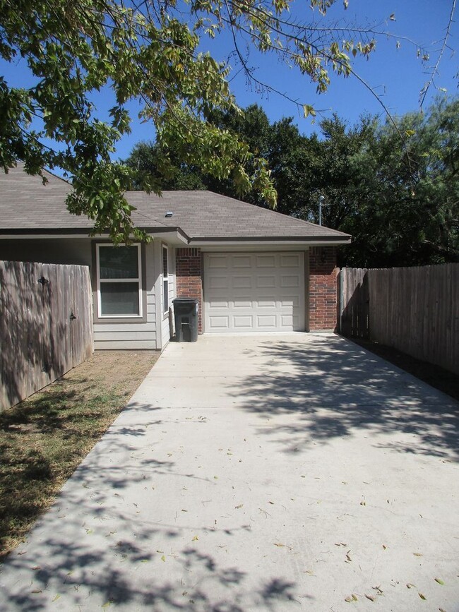 Primary Photo - 3/2 Brick Home on Corner Lot