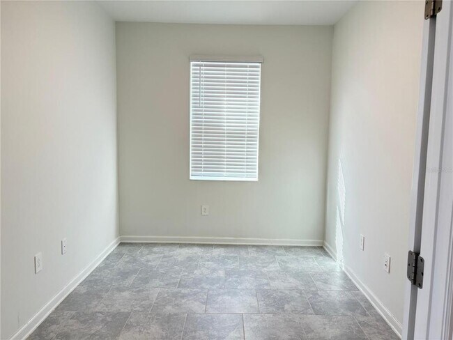 Building Photo - 121 Aces High Ln