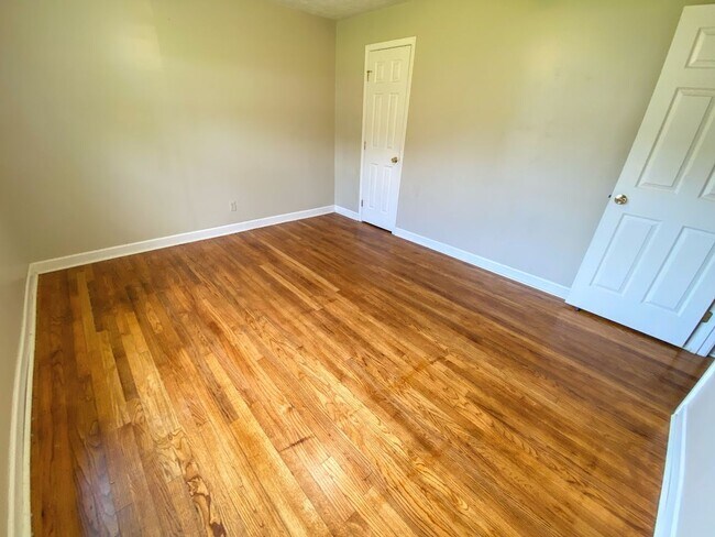 Building Photo - 2BR/1BA Duplex Near McNeese State University