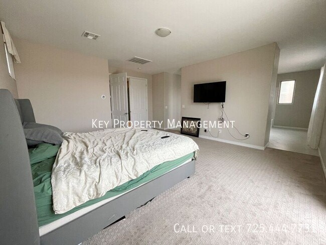Building Photo - SPACIOUS AND UPGRADED 4 BEDROOM HOME NEAR ...