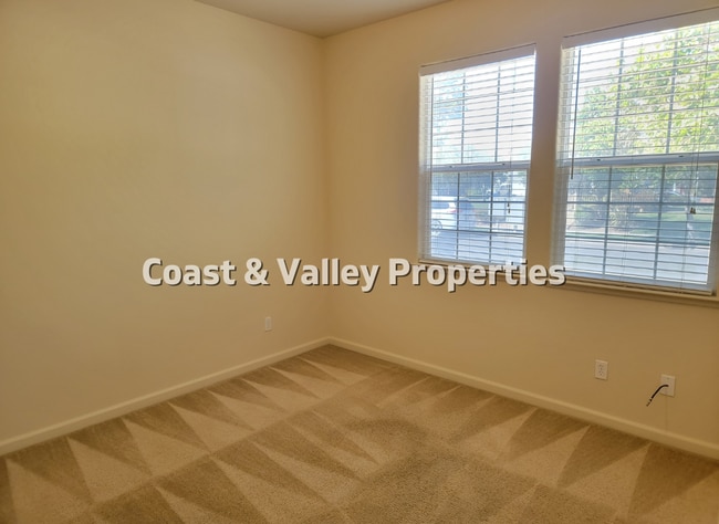 Building Photo - FOR RENT 3BD HOUSE IN GREENFIELD