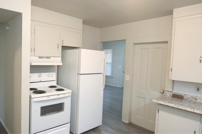 Building Photo - 102 S Perry St