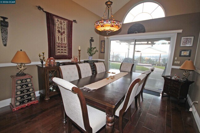 Building Photo - 243 Viewpoint Dr