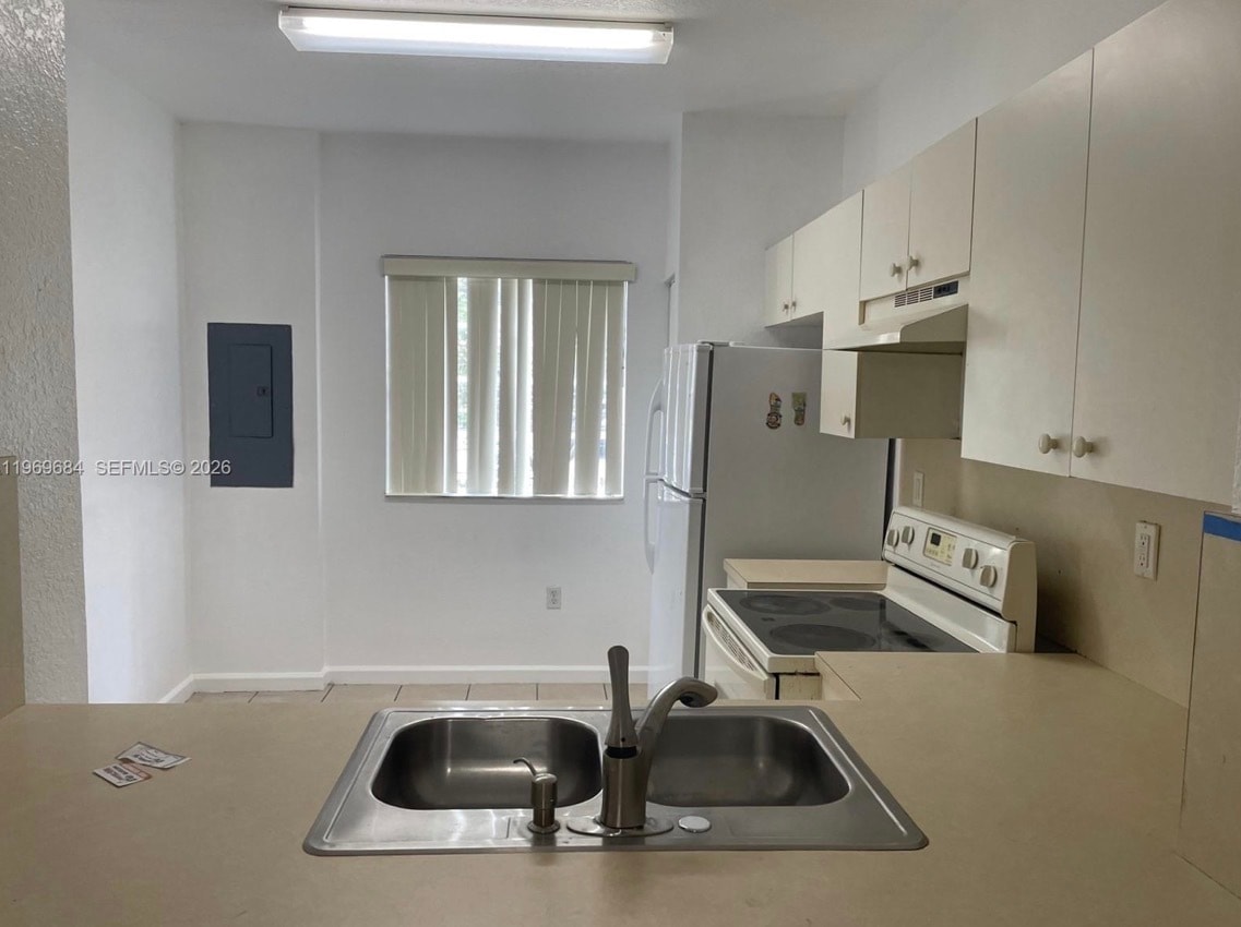 Building Photo - 8835 S Isles Cir