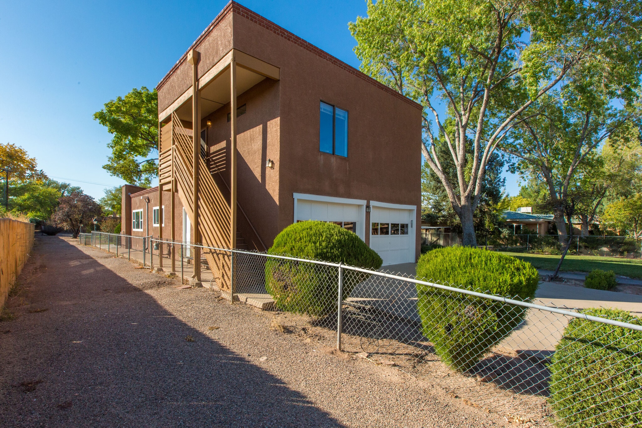 Private entrance & off street parking - 2715 Sheridan St NW