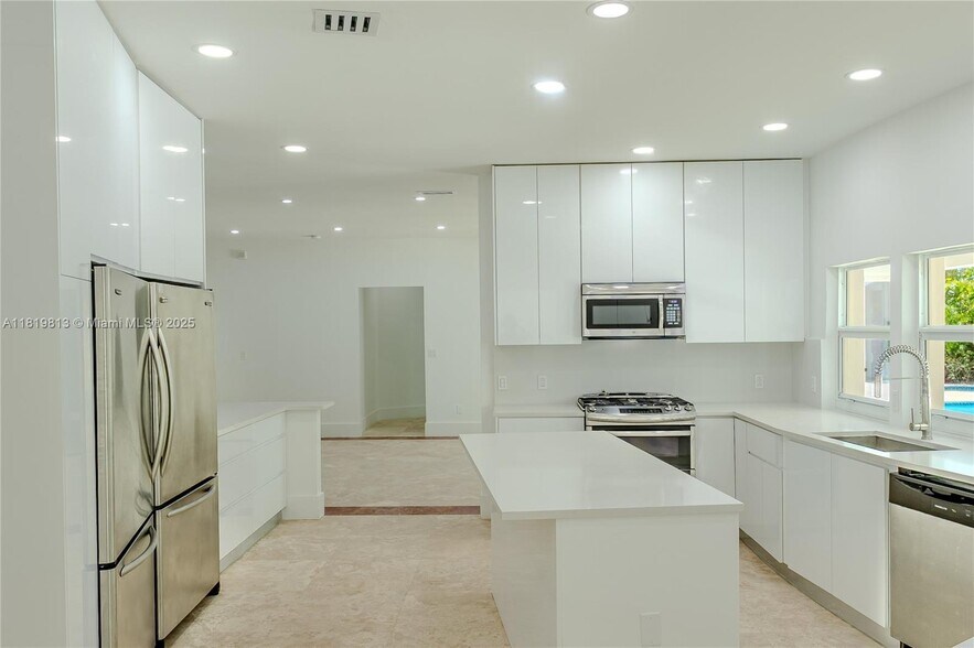 Building Photo - 6540 SW 135th Ter
