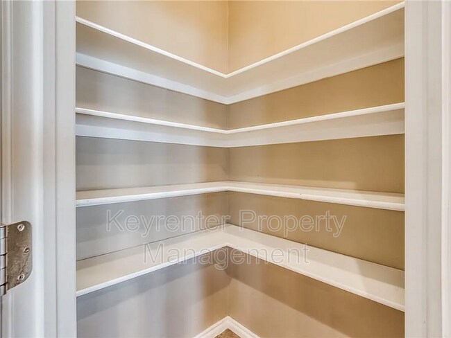 Building Photo - 16501 Moorgate Ln