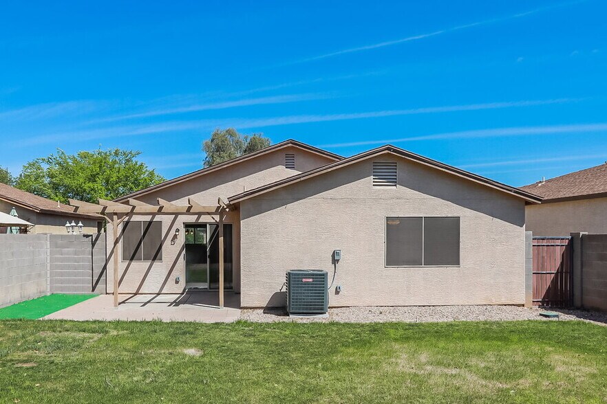 Building Photo - 1101 E Desert Rose Trail