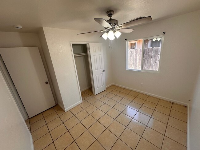 Building Photo - Duplex Home Available Now!